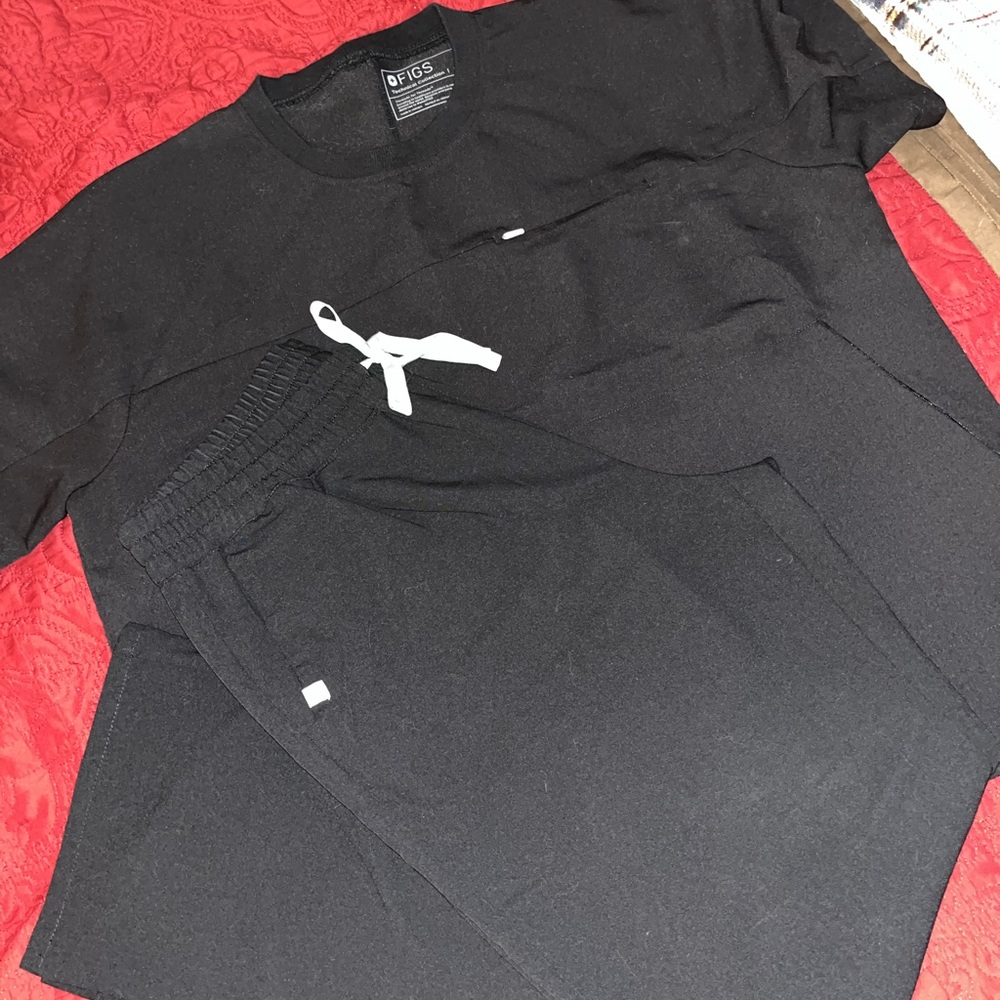 FIGS Scrub Sets in Black